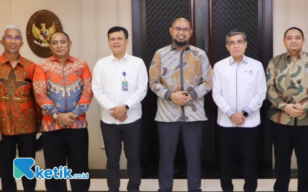 Foto Beberapa Kadis di Halsel Bersama Bupati berfoto bersama Menaker (Foto Alif For Ketik.co.id)