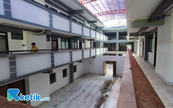 Foto Kondisi di dalam Gedung Wisma Atlet Pacitan. (Foto: Al Ahmadi/Ketik.co.id)