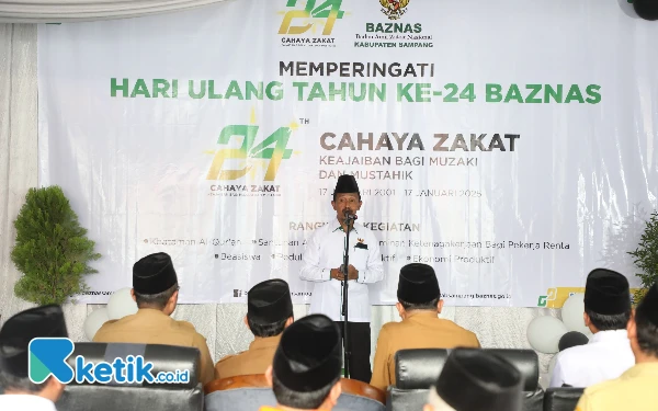 Foto Ketua Baznas Sampang KH. Abd. Rouf Al-Hitami saat memberi sambutan di acara HUT Baznas, Selasa 21 Januari 2025 (Foto: Mat Jusi/Ketik.co.id).