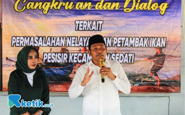 Foto Bupati Sidoarjo Terpilih H Subandi dan Wakil Bupati Sidoarjo Hj Mimik Idayana saat menyampaikan program pembangunan kawasan nelayan di Kecamatan Sedati beberapa waktu lalu. (Foto: Dok/Ketik.co.id)