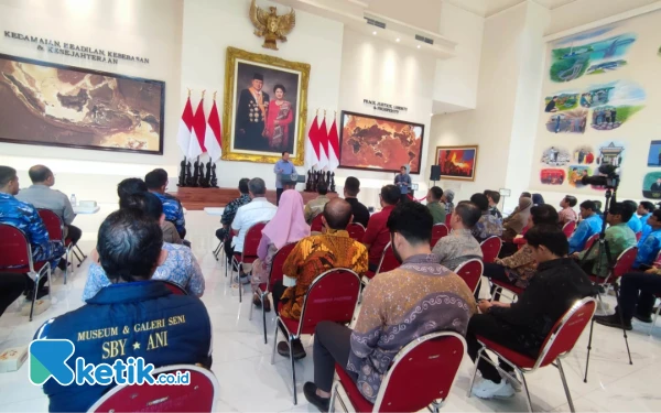 Foto Suasana acara Selebrasi Penyerahan Sertifikat REC yang dilakukan oleh PT PLN (Persero) Unit Induk Distribusi (UID) Jawa Timur (Jatim) kepada Museum & Galeri SBY*ANI di museum tersebut, pada Sabtu pagi, 25 Januari 2025. (Foto: Al Ahmadi/Ketik.co.id)