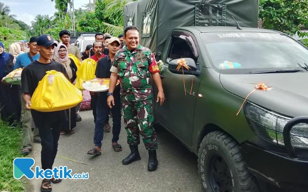 Foto Mobil Kodim 0110/Abdya jadi mobil pengantin di Babahrot, Minggu, 26 Januari 2025. (Foto: Ketik.co.id/Ketik.co.id)