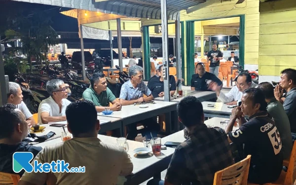 Foto Rapat Pengurus DPD Organda Simeulue Turut di Hadiri Pejabat Bupati Simeulue Reza Fahlevi (Helman/Ketik.co.id)