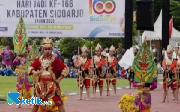 Foto Para penari dari Kreasi Dancer Sidoarjo (KDS) menampilkan tema Sejarah Lahirnya Kerajaan Jenggala. (Foto: Diskominfo)