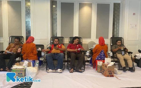 Foto Kegiatan donor darah yang bekerja sama dengan PMI Kota Surabaya. (Foto: Shinta Miranda/Ketik.co.id)