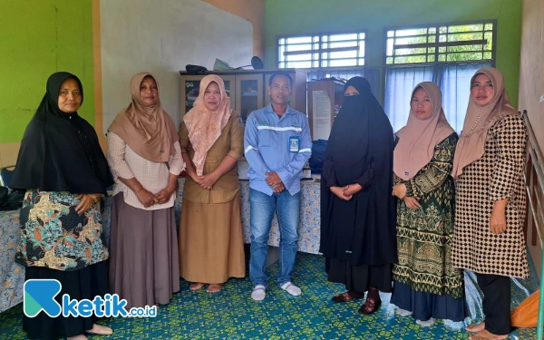 Foto Sejumlah kepala sekolah yang diberikan insentif (Foto: Humas PT Wanatiara Persada For Ketik.co.id)