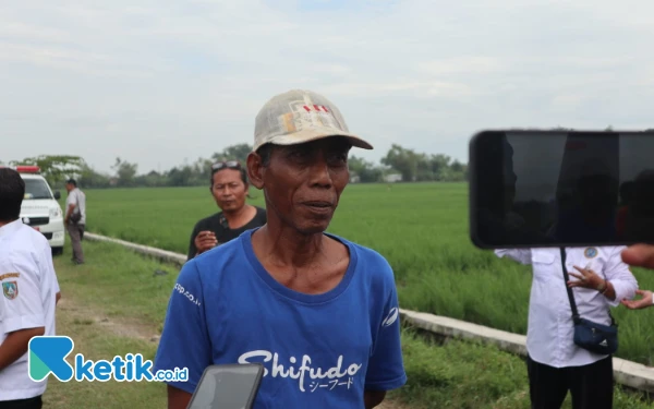 Foto Ahmad Alimin, saksi penemu mayat tanpa kepala di Dusun Dukuhmireng, Desa Dukuharum, Kecamatan Megaluh, Kabupaten Jombang, Jawa Timur, Rabu 12 Februari 2025. (Foto: Karimatul Maslahah/Ketik.co.id)