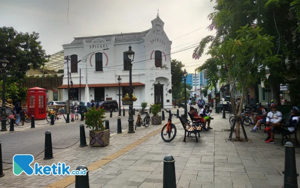 Foto Suasana kawasan wisata heritage Kota Lama Semarang. (Foto: Malik Naharul/ketik.co.id)