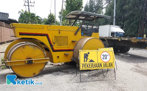 Thumbnail Berita - Pemkab Sidoarjo Langsung Perbaiki Jalan yang Ditanami Pisang karena Rusak Parah