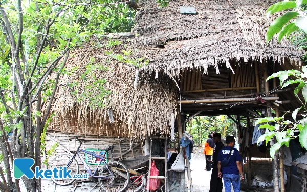 Thumbnail Berita - Niat Bantu Bedah Rumah Ditolak Perjaka 66 Tahun, Legislator DPRD Sidoarjo Dihadiahi Burung Perkutut (2)