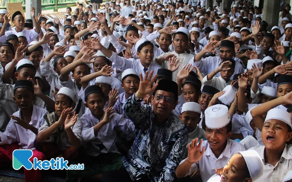 Thumbnail Sambangi Ponpes Al Khoziny Sidoarjo, Ini Pesan Mahfud MD kepada Ribuan Santri