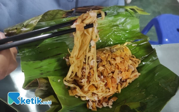 Thumbnail Unik, Nikmatnya Makan Pangsit Mie Ayam Bakar