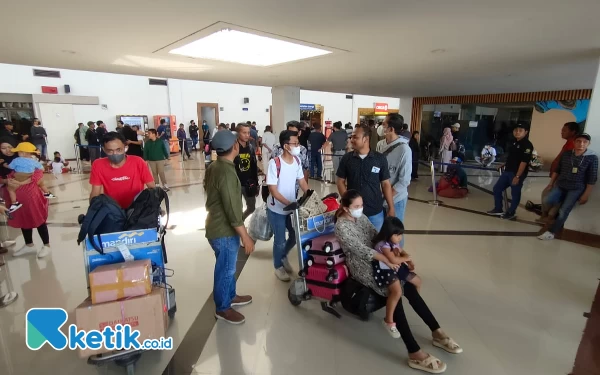 Thumbnail Berita - 40 Ribu Penumpang Padati Bandara Juanda Hari Ini, Prediksi Puncak Arus Balik 1 Mei