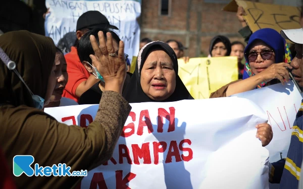 Thumbnail PN Surabaya Eksekusi 28 Rumah di Jalan Dukuh Pakis IV A