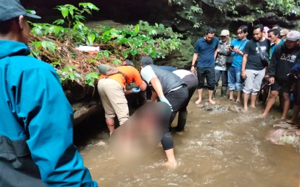 Thumbnail Berita - Diduga Korban Kecelakaan, 2 Pemuda Ditemukan Tewas di Bawah Jembatan Duwet Malang