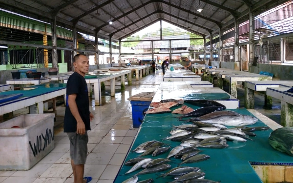 Foto Kondisi di dalam gedung Pasar Inpres Simeulue (Foto: Helman/Ketik.co.id)