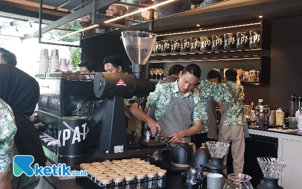 Foto Sajian kopi nikmat dari barista andal Expat. Roasters Dharmahusada(Foto: Safira/Ketik.co.id)