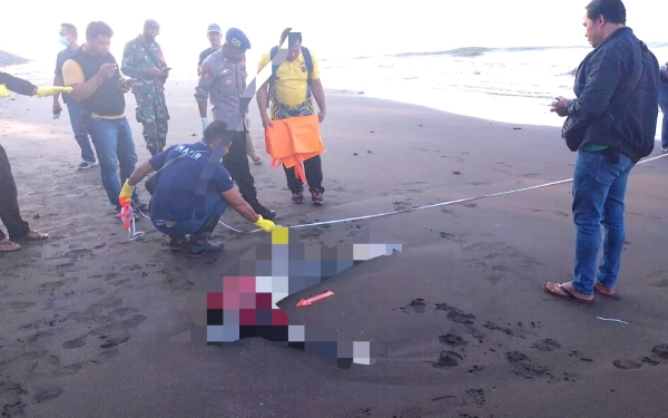 Thumbnail Berita - Tujuh Hari Tercebur Laut, Tim SAR Gabungan Temukan Jenazah ABK Kapal Indo Jaya