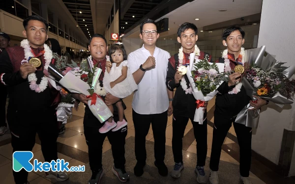 Thumbnail KONI Jatim Sambut Kepulangan Peraih Emas SEA Games Hockey Indoor di Juanda: Selamat Datang Pahlawan!