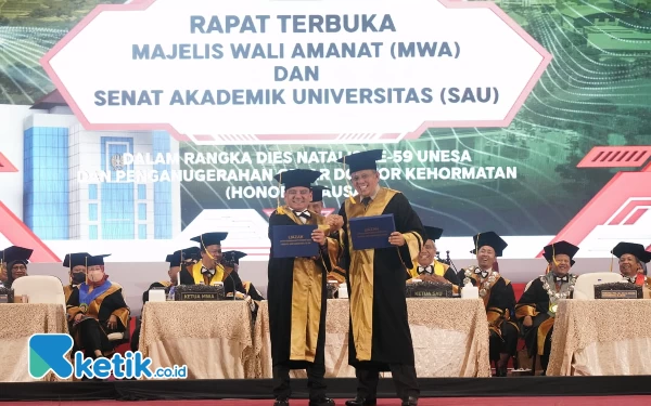 Unesa Berikan Gelar Doktor Honoris Causa Kepada Sekjen Kemenkumham