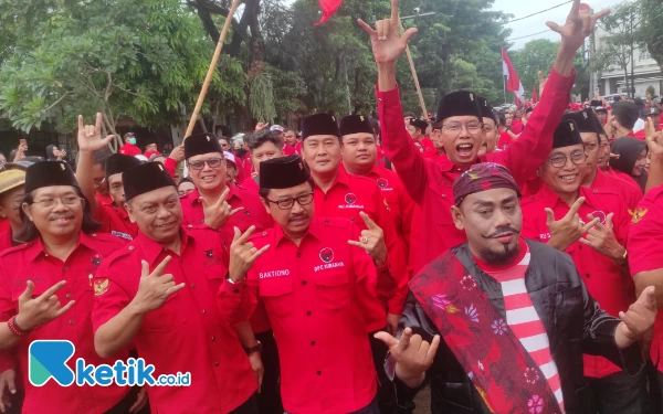 Daftarkan Bacaleg Diiringi Reog, PDIP Targetkan 30 Kursi di DPRD Kota