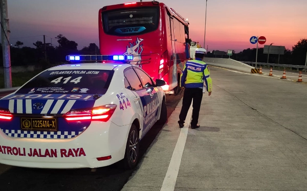 Thumbnail Kecelakaan di Tol Grati Pasuruan, Prabowo Subianto Patah Tulang