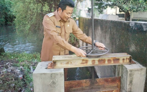 Thumbnail Calon Bupati Sidoarjo Subandi-Cawabup Mimik Idayana Punya Solusi Banjir di Waru