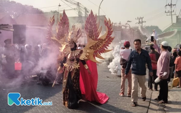 Semarak Peringati Maulid Nabi Muhammad, Warga Desa Bambe Gresik Gelar Pawai