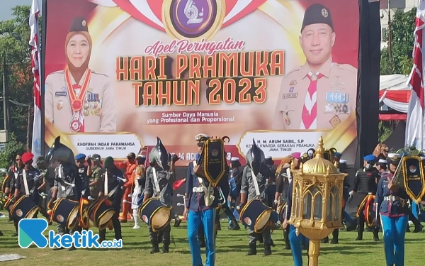 Parade Defile Meriahkan Puncak HUT ke-62 Pramuka di Grahadi