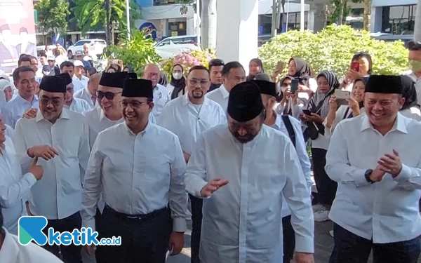 Didampingi Surya Paloh, Anies Baswedan Tiba di Hotel Majapahit Surabaya