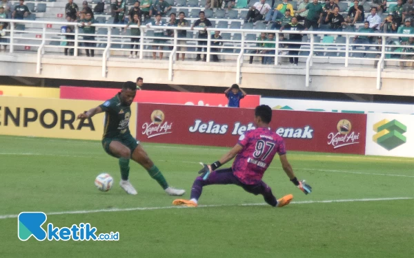 Thumbnail Lini Belakang Kurang Koordinasi, Persebaya Ditahan Imbang Rans Nusantara