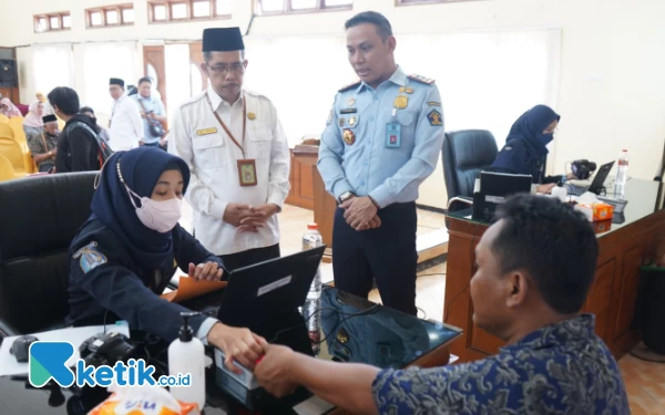 Thumbnail 480 CJH asal Sidoarjo Jalani Foto dan Wawancara untuk Pembuatan Paspor