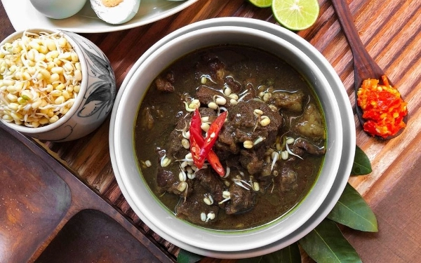 Hitam dan Gurih, Ini 5 Rawon Ternikmat di Kota Surabaya