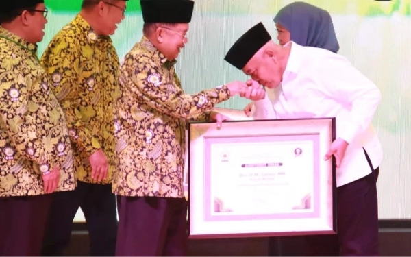 Thumbnail Inisiasi Suling, Bupati Malang Raih Penghargaan Tokoh Penggerak Sholat Berjamaah dari DMI