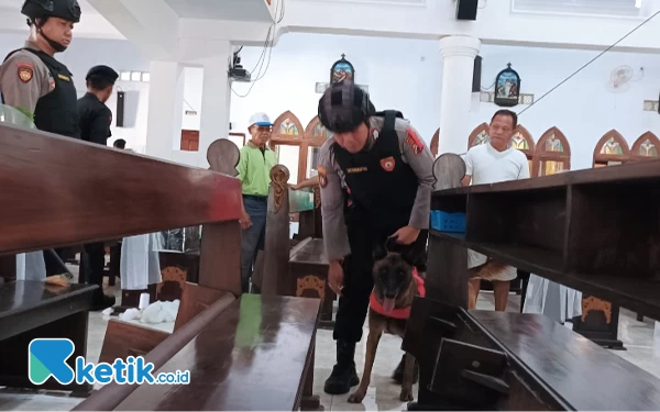 Kerahkan Anjing Pelacak, Polres Malang Sterilisasi Gereja Jelang Natal