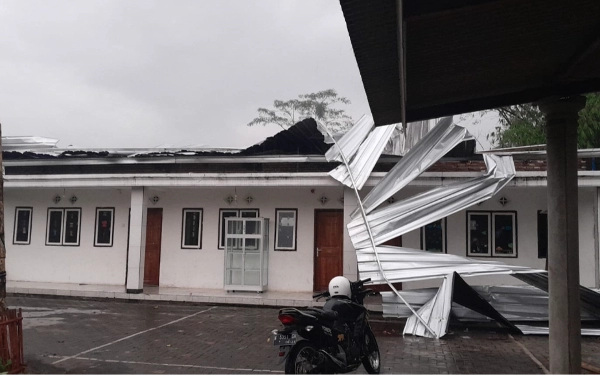 Thumbnail Puluhan Rumah di Kabupaten Malang Rusak Akibat Hujan Disertai Angin Kencang