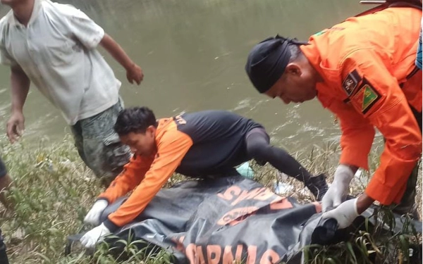 Thumbnail Jenazah Bocah 6 Tahun yang Tenggelam di Sungai Brantas Ditemukan