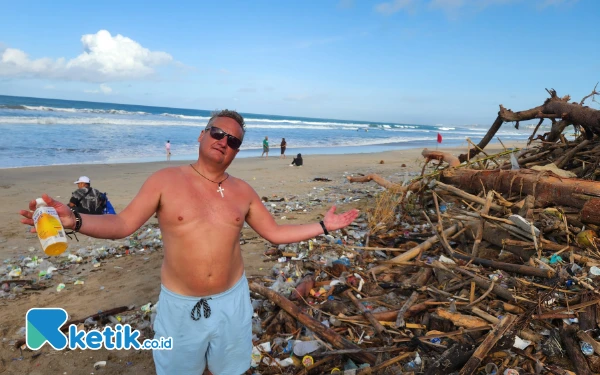 Thumbnail Sampah Musiman Pantai Kuta Bali, Dana Triliunan hingga Negara Tak Mampu Cari Solusi Konkret!