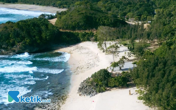 Pantai Tanjung Penyu di Kabupaten Malang Jadi Primadona Baru Wisatawan