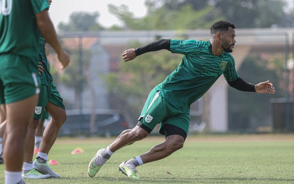 Tak Kunjung Tambah Pundi Gol, Pelatih Persebaya Dorong Paulo Victor Lebih Tajam