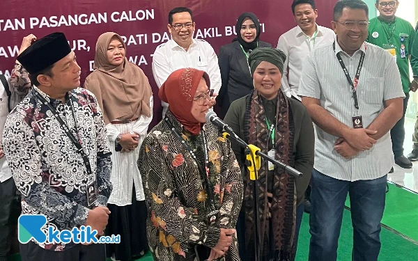 Thumbnail Berita - Pilkada Sidoarjo 2024; Subandi-Mimik dan Mas Iin-Abah Edi Periksa Kesehatan di Dr Soetomo