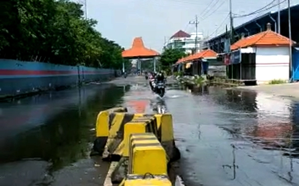 Thumbnail Berita - Gerhana Bulan, Timbulkan Banjir Rob di Surabaya