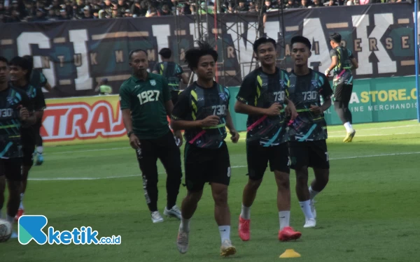 Thumbnail Usai Gasak Persis Solo, Persebaya Fokus Latihan di Surabaya