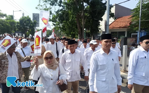 Gerindra Surabaya Daftarkan Berkas Bacaleg, Jalan Kaki Diiringi Defile Marching Band 