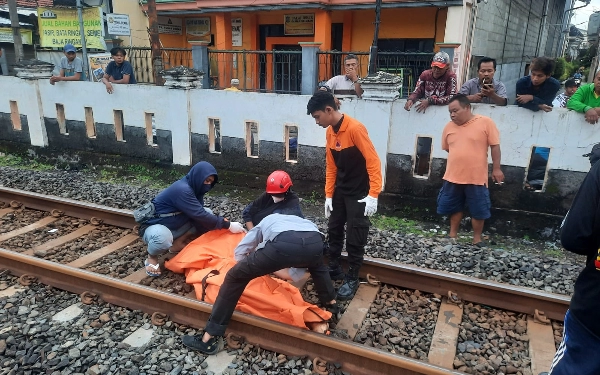 Pria Tanpa Identitas Tertabrak KA Komuter Hingga Tewas