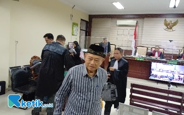 Thumbnail Mantan Bupati Sidoarjo Saiful Illah Jalani Sidang Perdana, Terima Gratifikasi Rp 44,2 Miliar