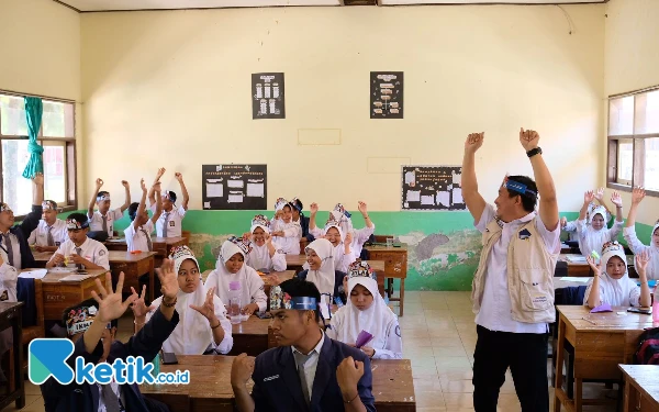 Thumbnail Ratusan Siswa SMAN 1 Besuki Ikuti Kemenkeu Mengajar 9, Dibekali Literasi Keuangan