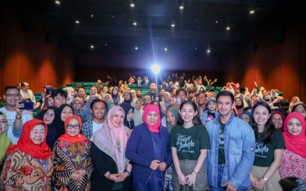 Thumbnail Berita - Apresiasi Film Hati Suhita, Gubernur Khofifah: Kenalkan Kehidupan Pesantren Modern dan Budaya Jawa Timur