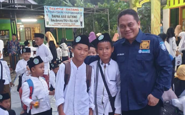 Thumbnail PBH Peradi Sidoarjo Gelar Buka Puasa Bersama Santri Yatim TPQ Nurul Huda