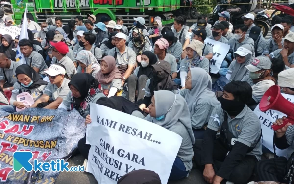 Thumbnail Ratusan Karyawan PT BMI Demo di PN Kepanjen, Tuntut Batalkan Ekseskusi Tanah